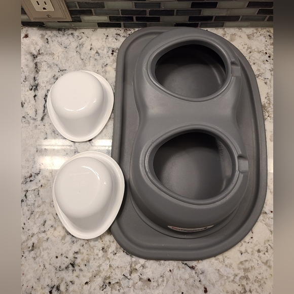 WeatherTech Elevated Pet Feeding System - Picture 6 of 8